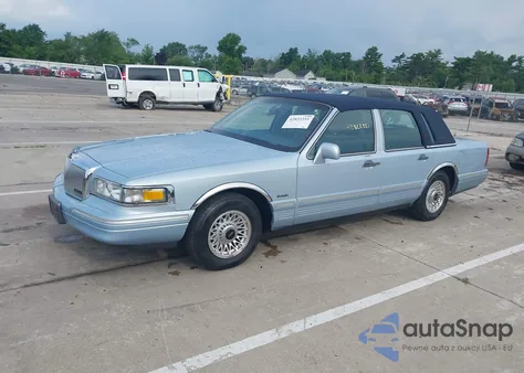 1997 Lincoln Town Car Executive из США, поврежденный, VIN 1LNLM81W9VY636150